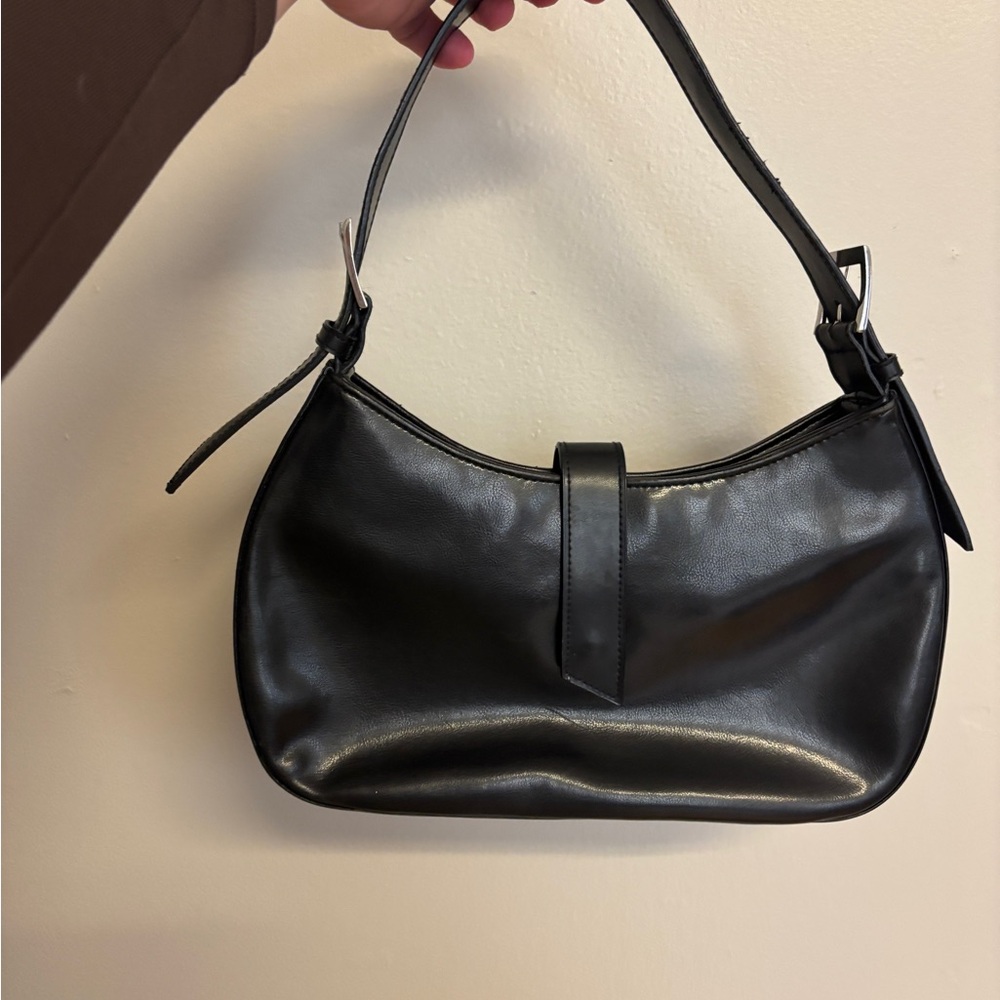 Black shoulder bag